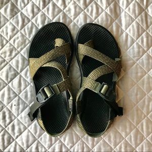 Striped Green Chacos with Toe Strap Size 6